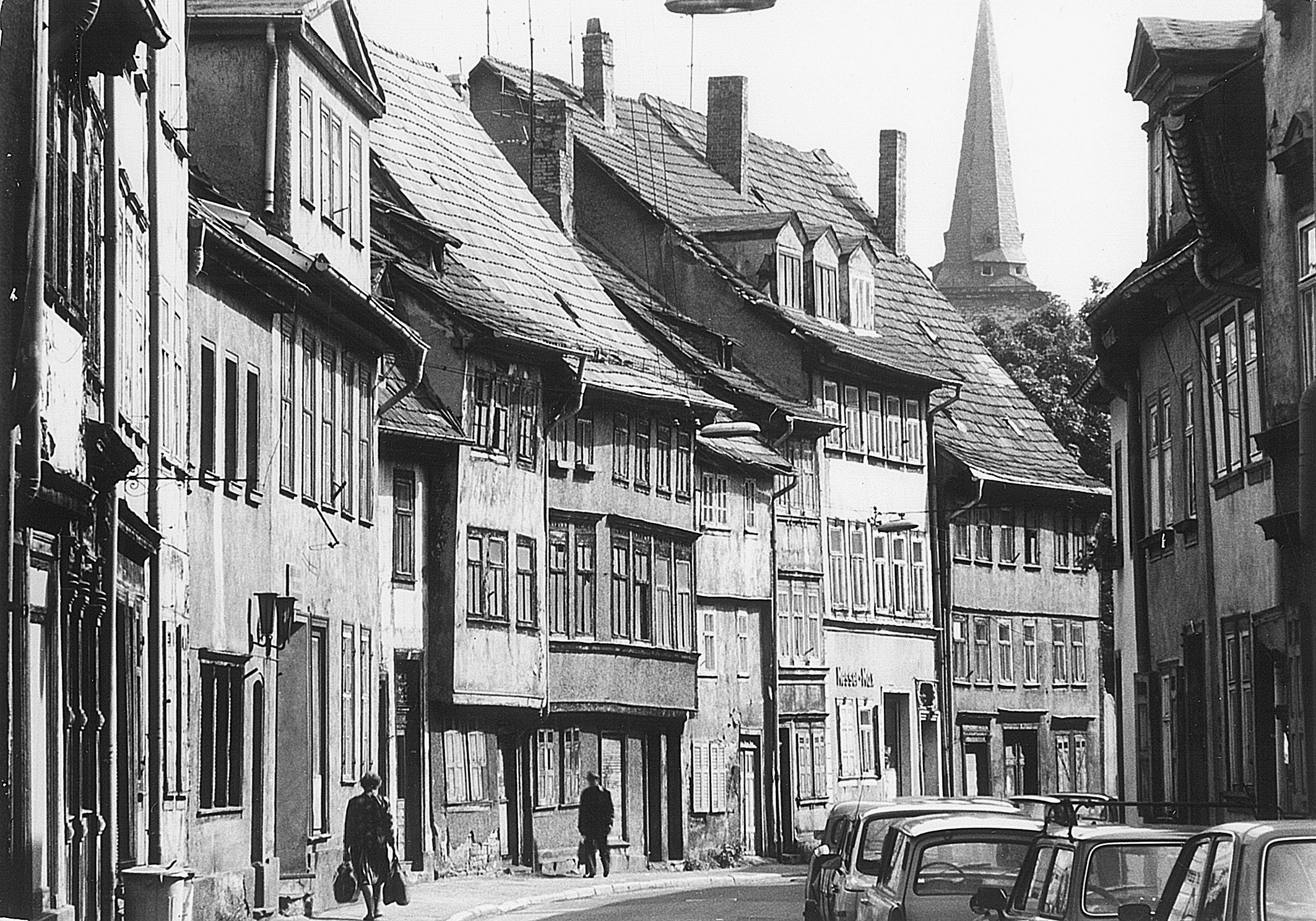 Verfallene Altstadthäuser in der Pergamentergasse in Erfurt im Jahr 1987